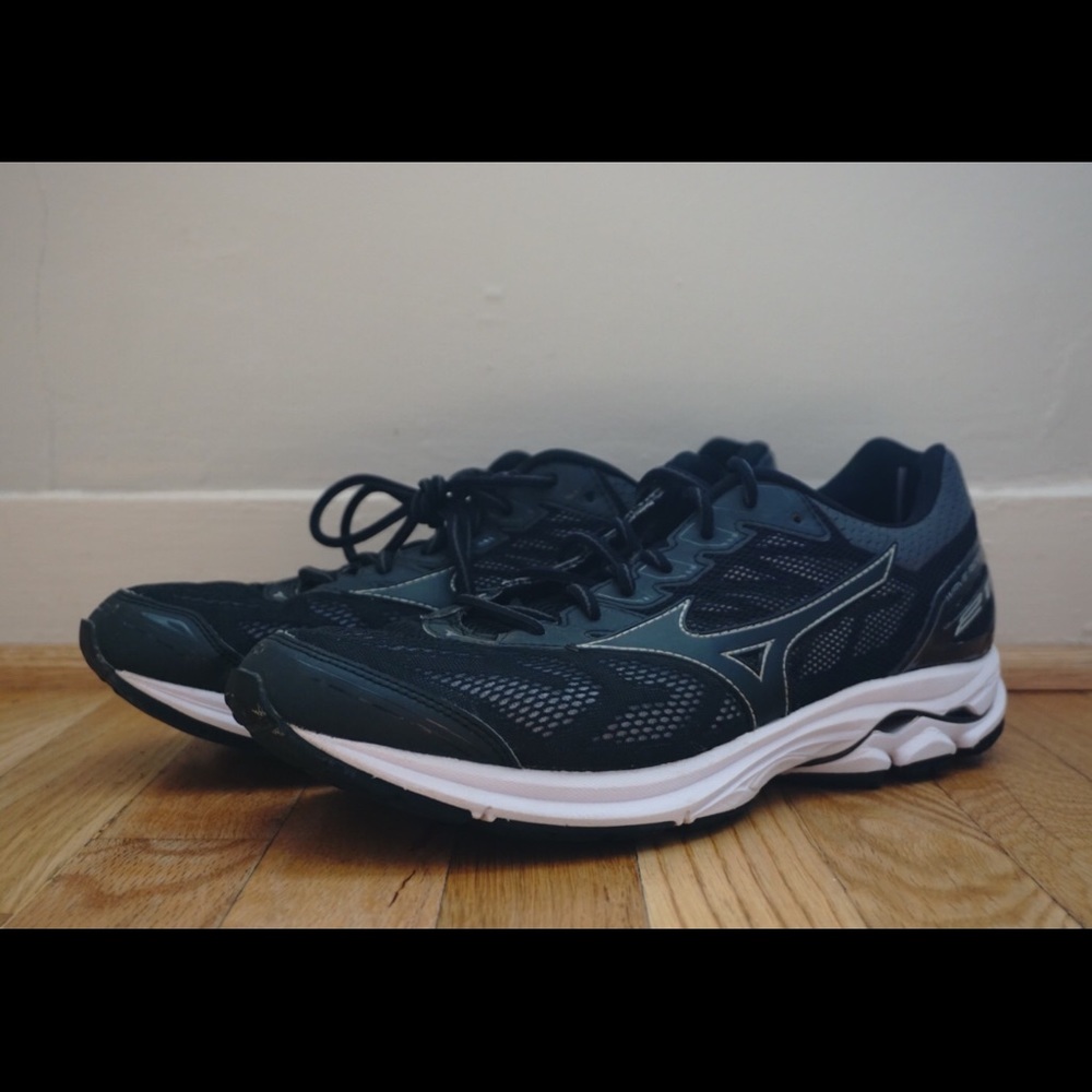Men’s Mizuno Wave Rider 21 – Sz 11.5us / 45eu